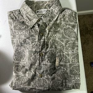Columbia Hawaiian type shirt L